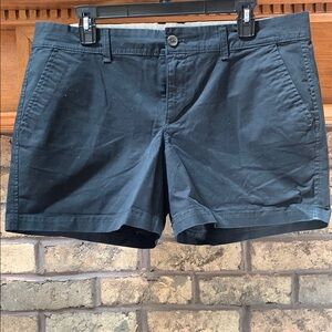 Womens old navy shorts euc size 12 reg. Black